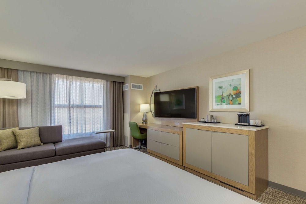 Room, 1 King Bed, Accessible (Hearing)