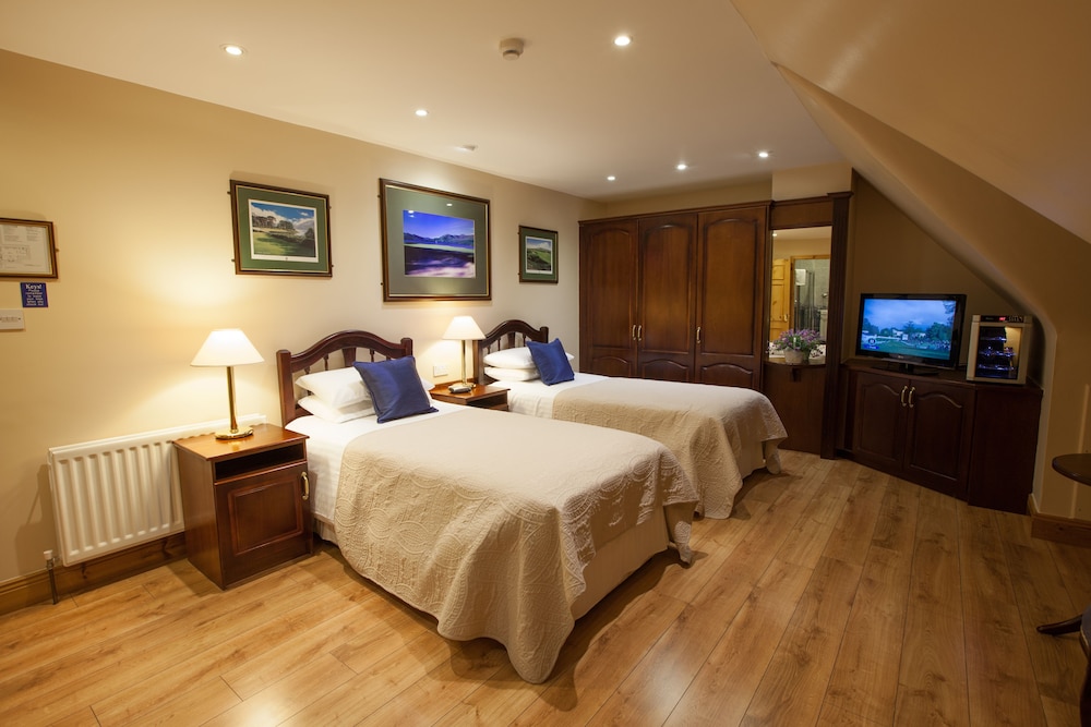 Deluxe Twin Room Ensuite with Bath Sea View (Golf Course View - Room 4) photo 1
