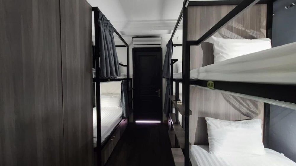 Economy Shared Dormitory, Men only