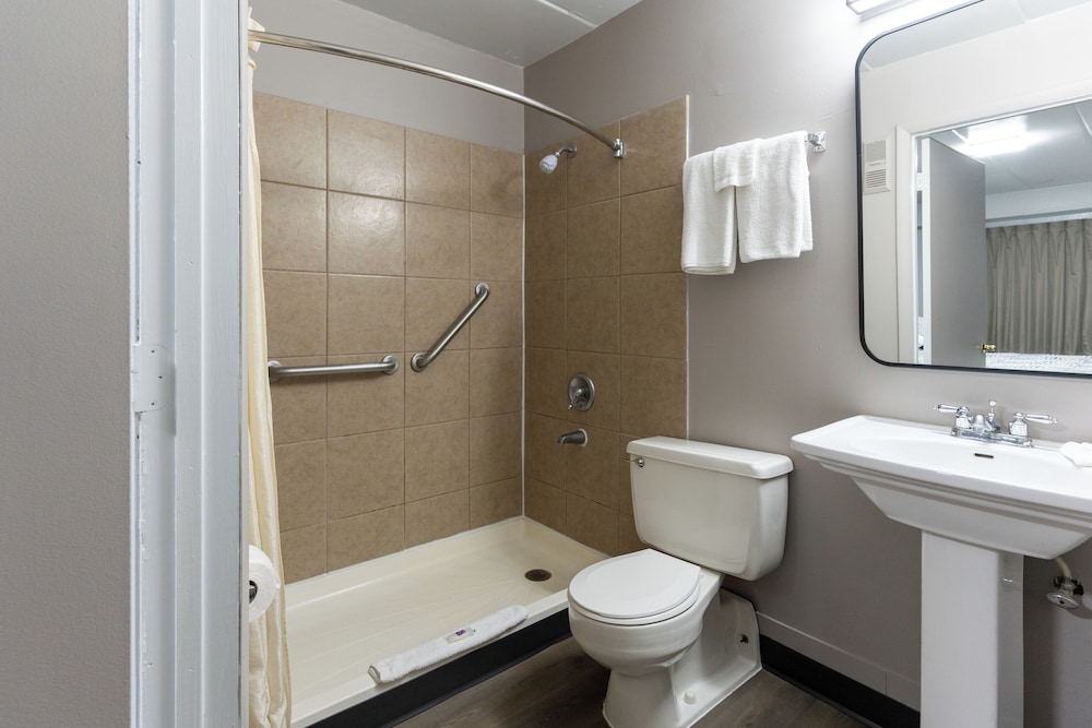 Deluxe Room, 2 Double Beds, Non Smoking, Refrigerator & Microwave - Photo 4
