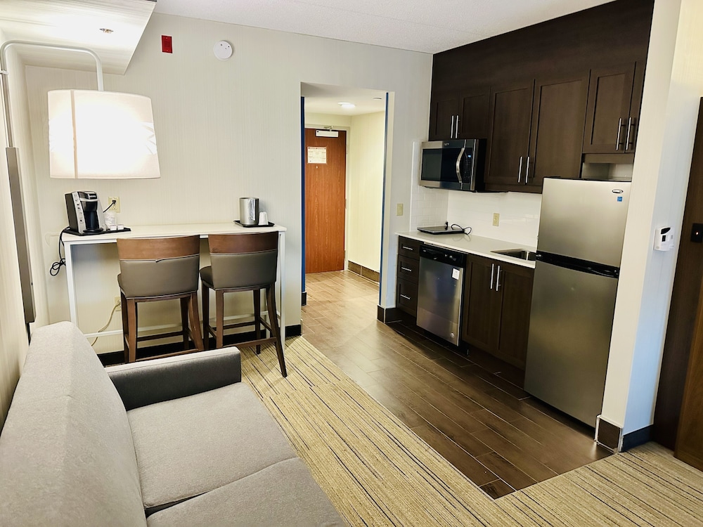 Suite, Multiple Beds - Photo 3