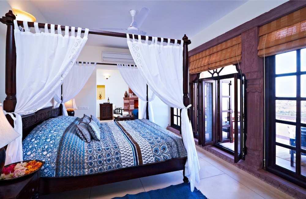 Luxury Suite, 1 King Bed, Valley View photo 1