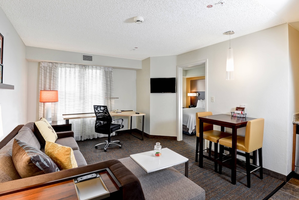 Suite, 1 Bedroom (Mobility/Hearing Accessible, Tub) - Photo 1