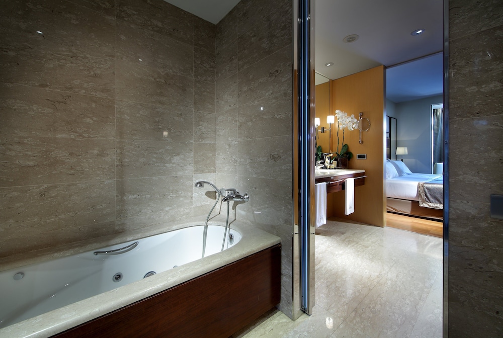 Junior Suite thumbnail 6