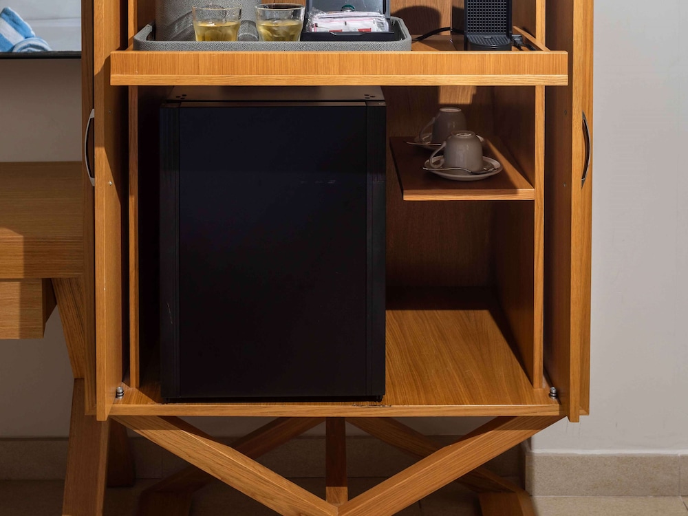 Suite, 1 King Bed, Pool View (swim-out Junior Suite)