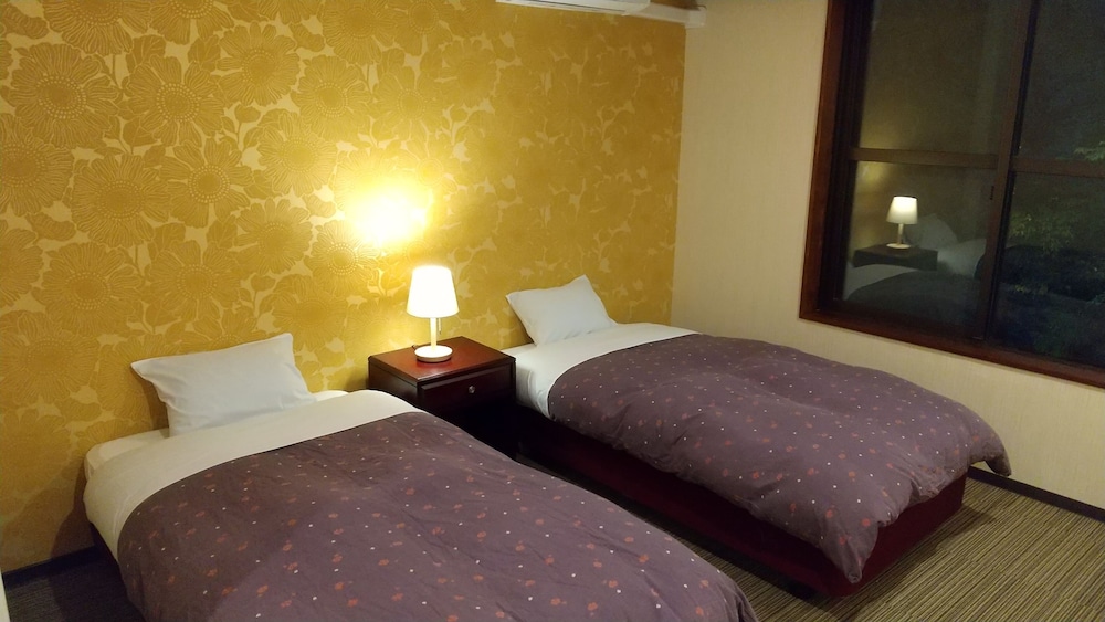 Twin Room - Photo 4