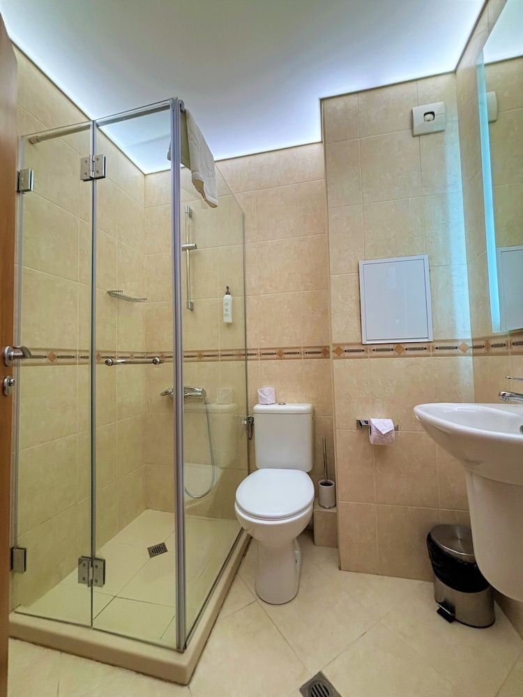 Superior One-Bedroom Apartment - Photo 8