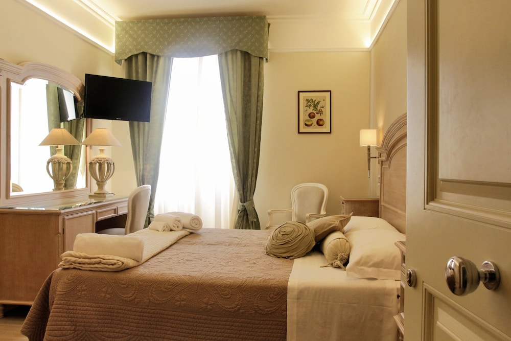 Classic Double or Twin Room photo 3
