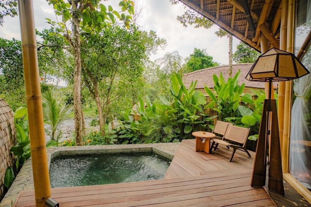 Superior Villa, River View photo 3