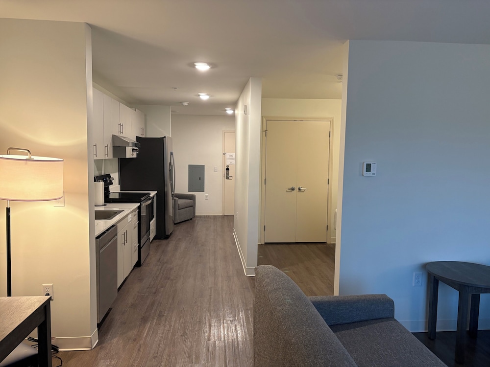 Classic Studio Suite, 1 King Bed, Accessible photo 2