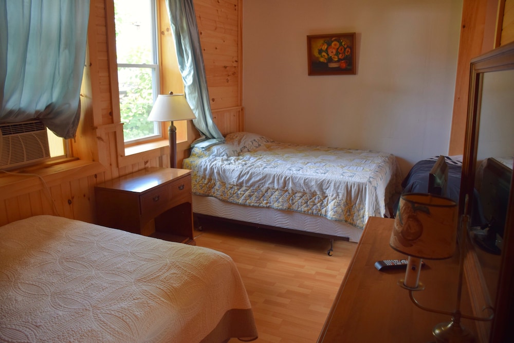 Standard Room, 2 Queen Beds photo 1