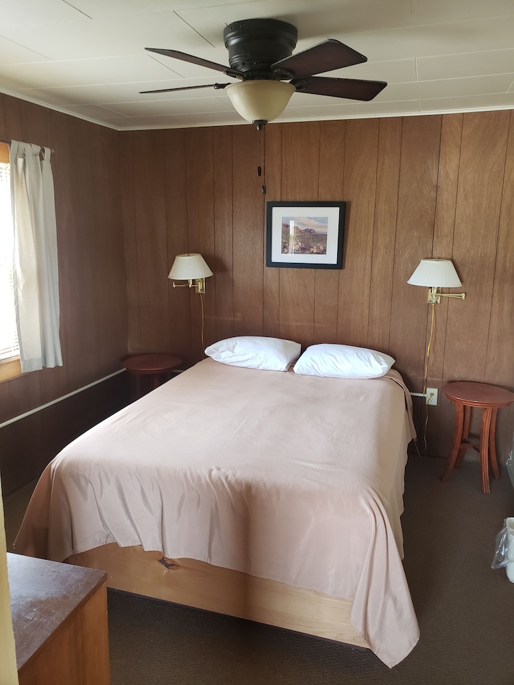 Basic Cabin photo 1