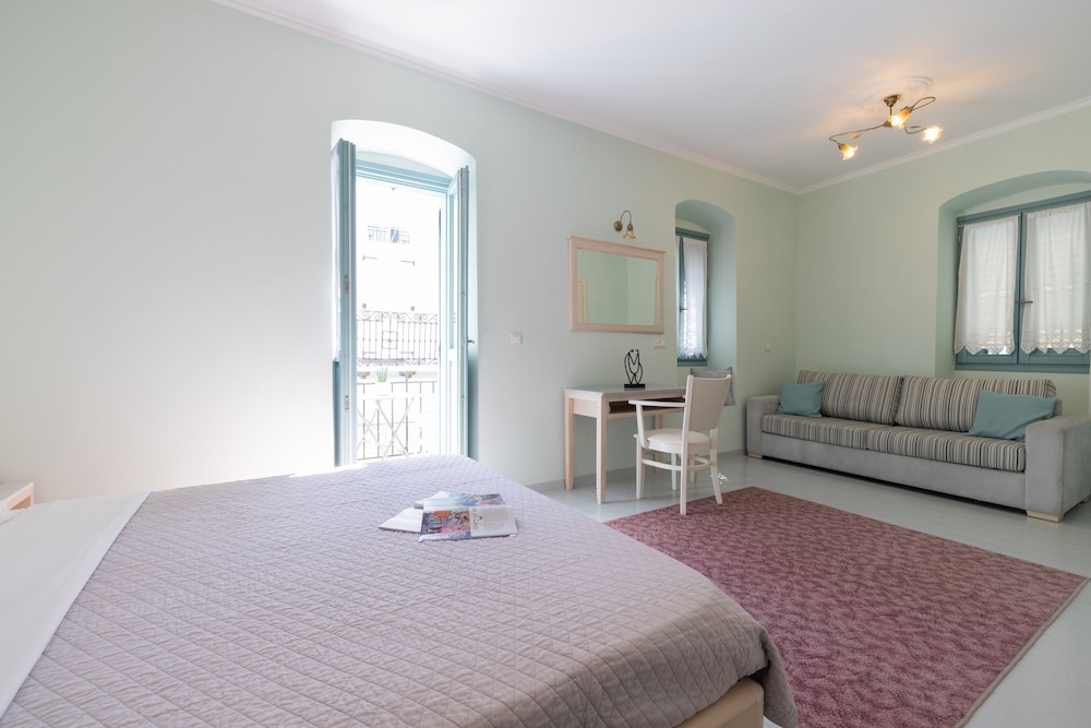 Family Room, Balcony