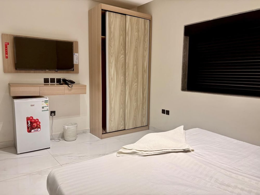 Basic Triple Room, City View photo 3