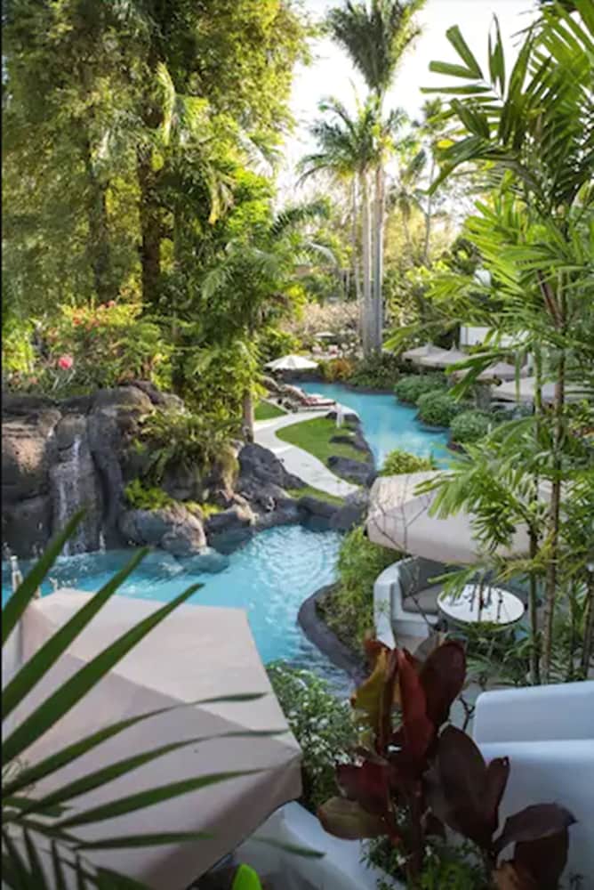 Luxury Room, 1 King Bed, Balcony, Poolside