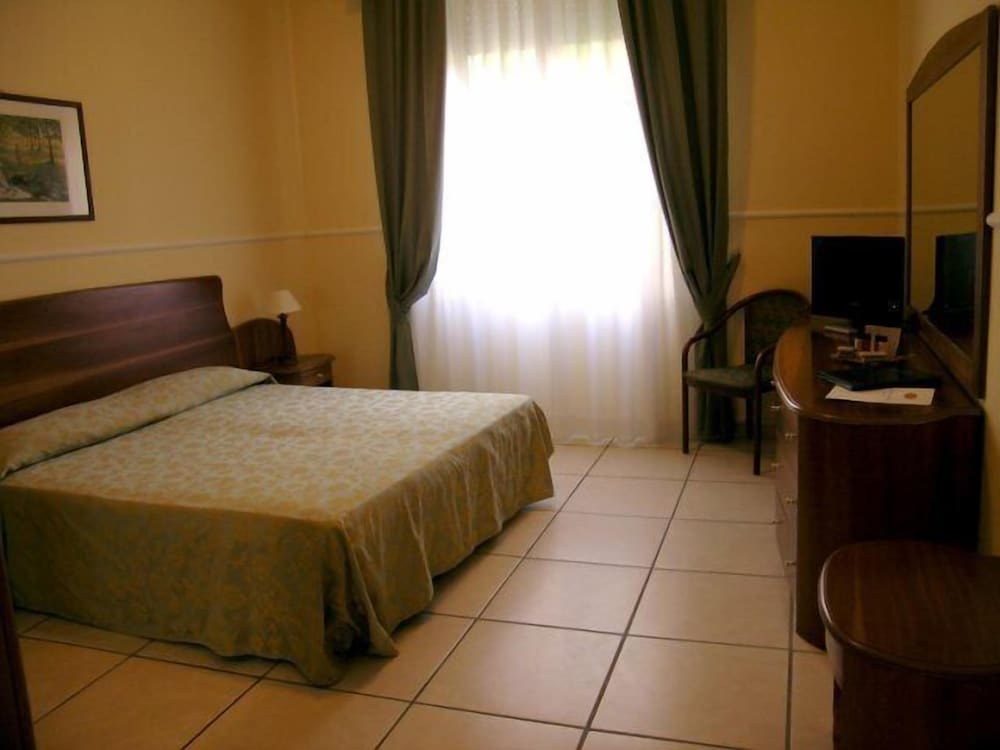Standard Double or Twin Room photo 2