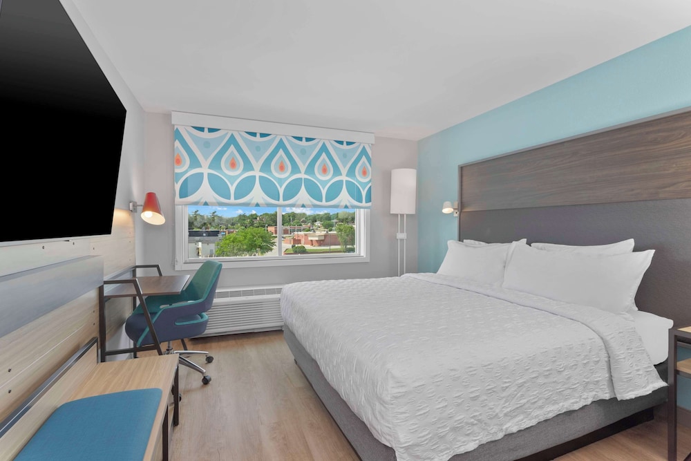 Room, 1 King Bed, Accessible, Bathtub photo 3