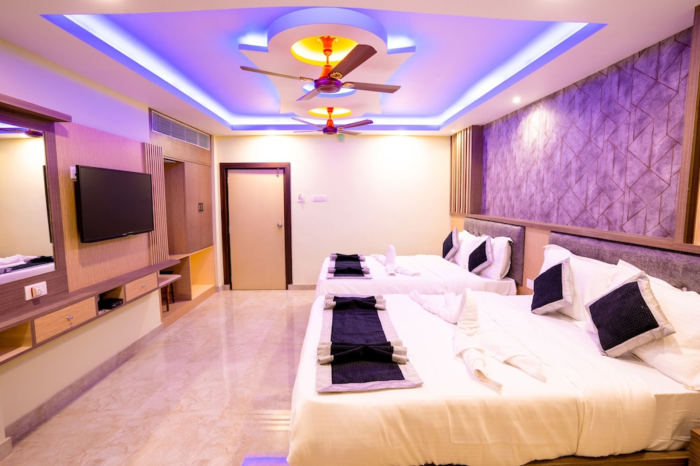 Family Room - Photo 4