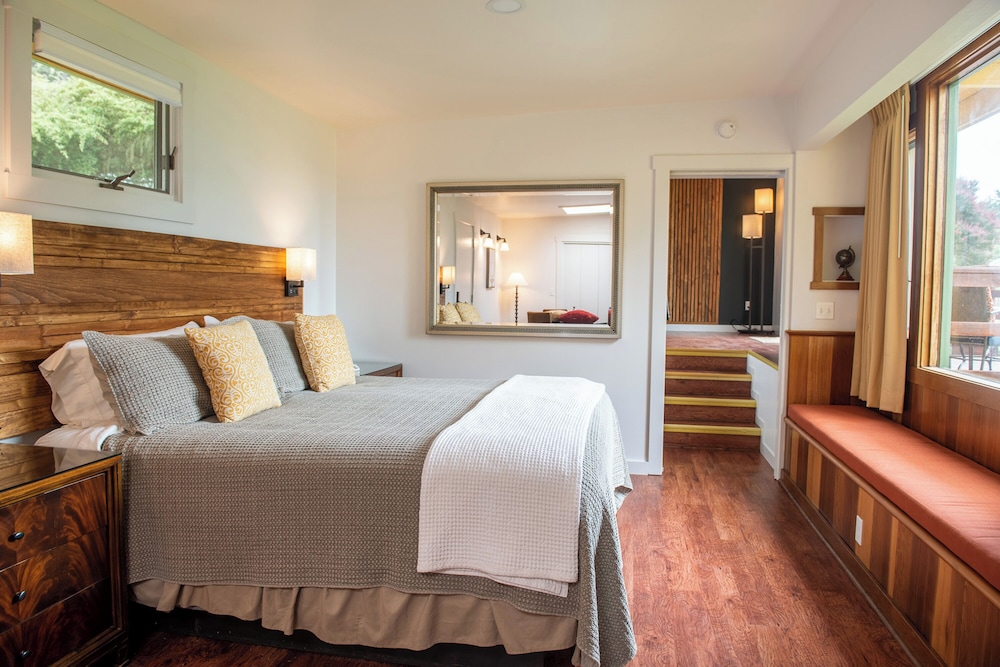 Standard Suite, 1 King Bed with Sofa bed