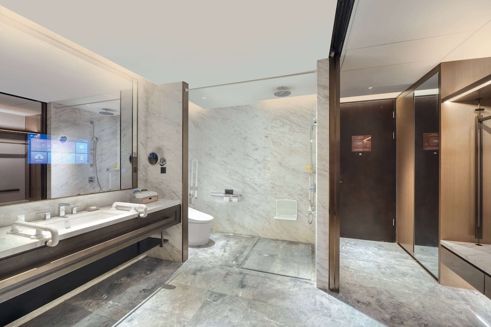 Superior Room, 1 King Bed, Accessible, Non Smoking - Photo 4