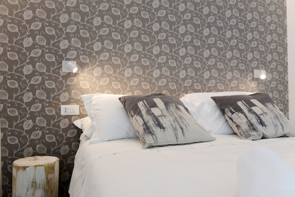 Double Room, 1 Queen Bed with Sofa bed photo 2