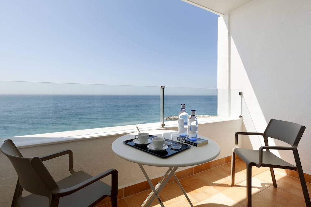 Premium Room, Sea View (2 adults + 1 Child) - Photo 5