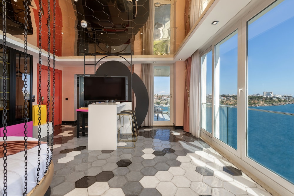 Fantastic Room (Jacuzzi and Sauna)