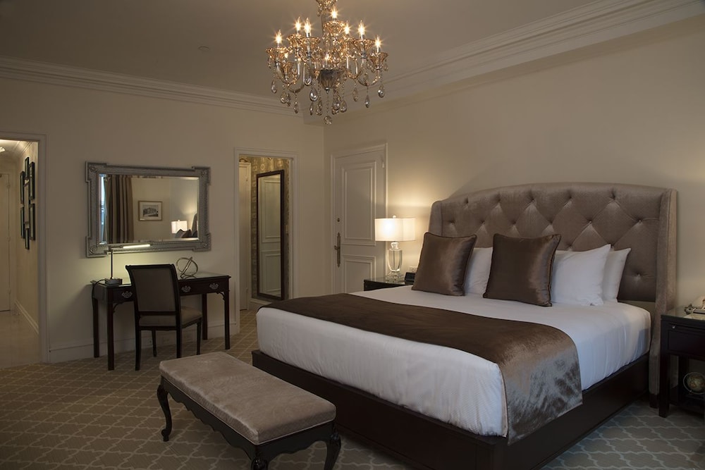 Superior Room, 1 King Bed, City View photo 3