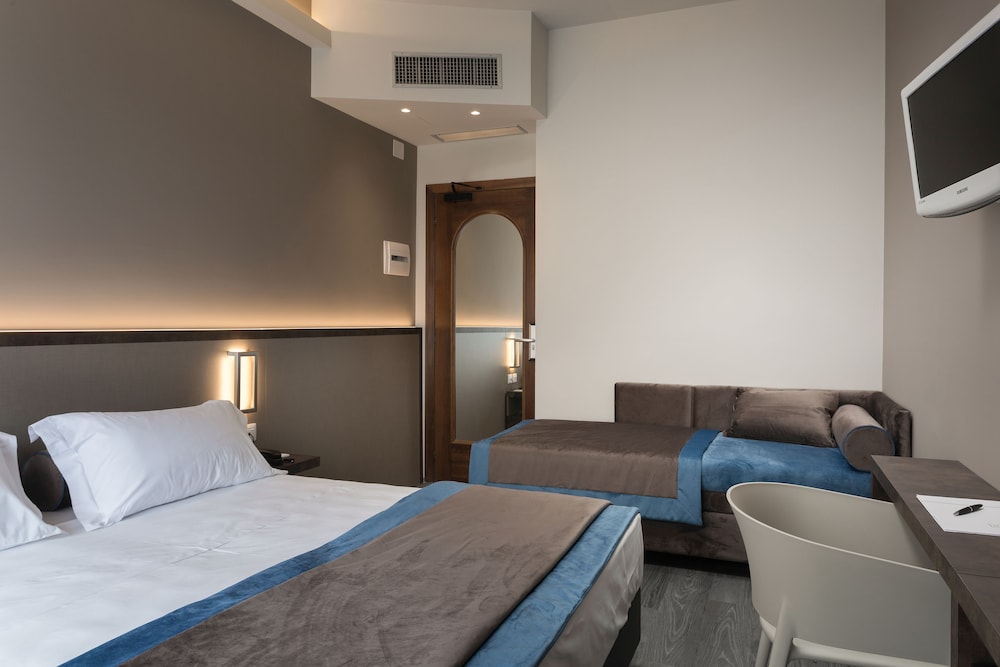 Deluxe Triple Room - Photo 2