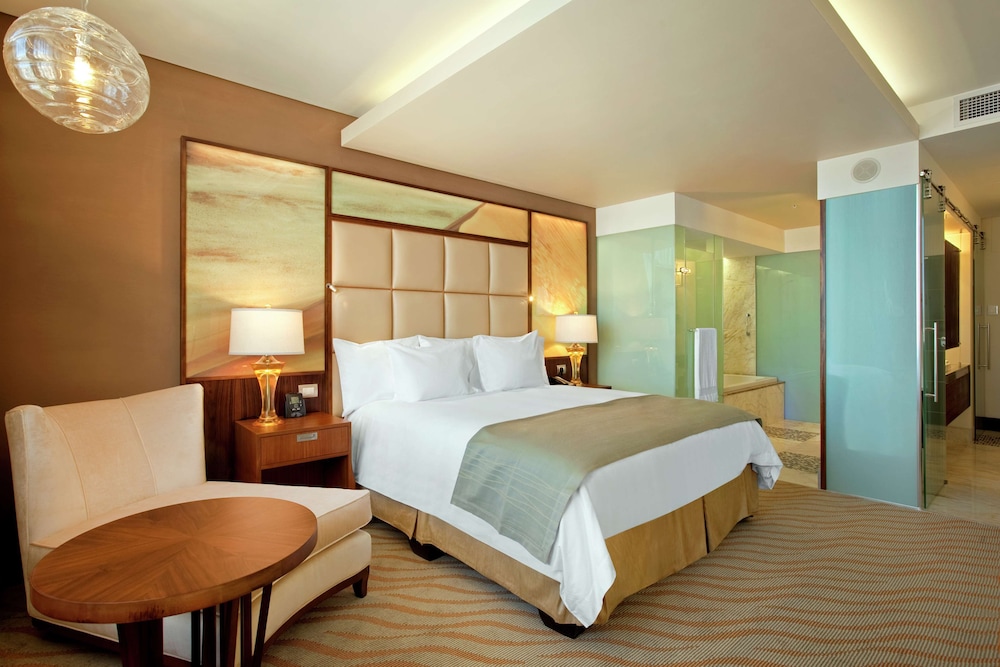 Executive Room, 1 King Bed, Club Lounge Access - Photo 6
