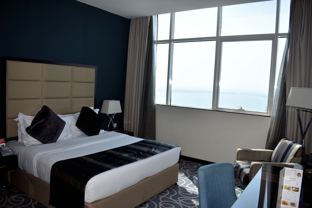Executive Room, 1 King Bed, Non Smoking, City View photo 3