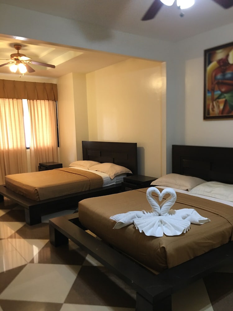 Traditional Room, 2 Queen Beds, Kitchen photo 3