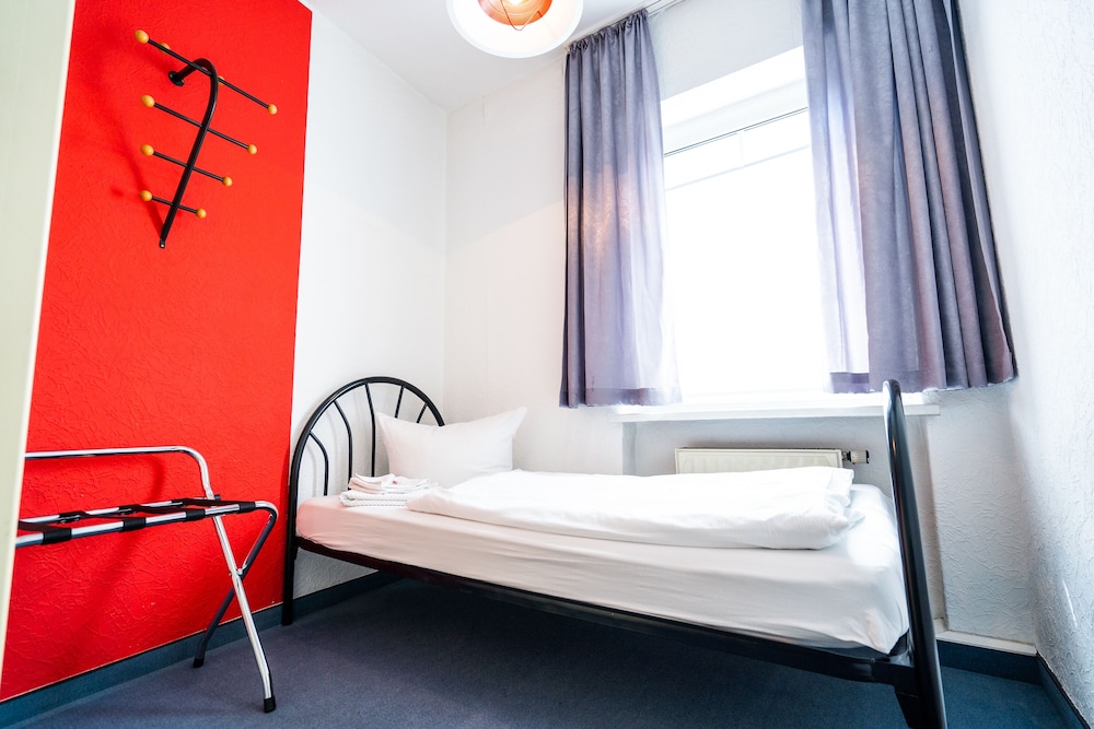 Economy Triple Room