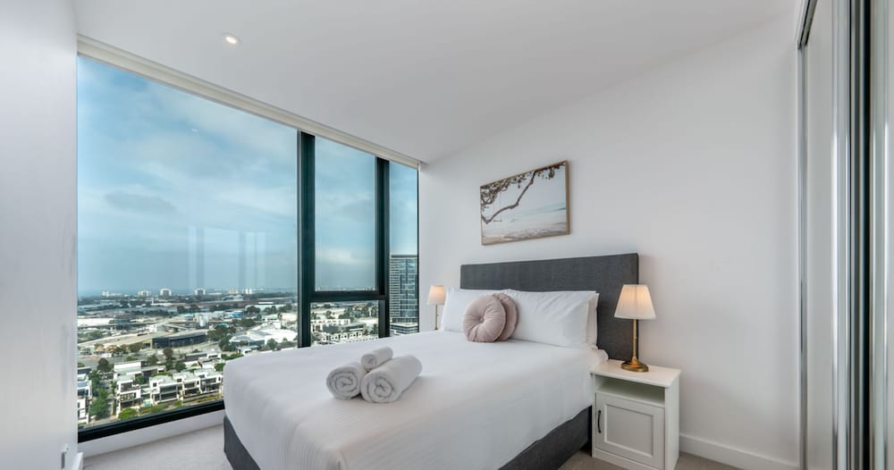 2 Bedroom Apartment with Sea Views - Photo 2