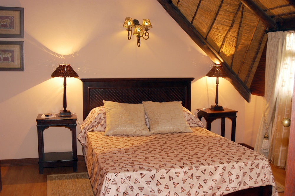 Deluxe Room, 1 Queen Bed, Non Smoking, Garden View photo 3