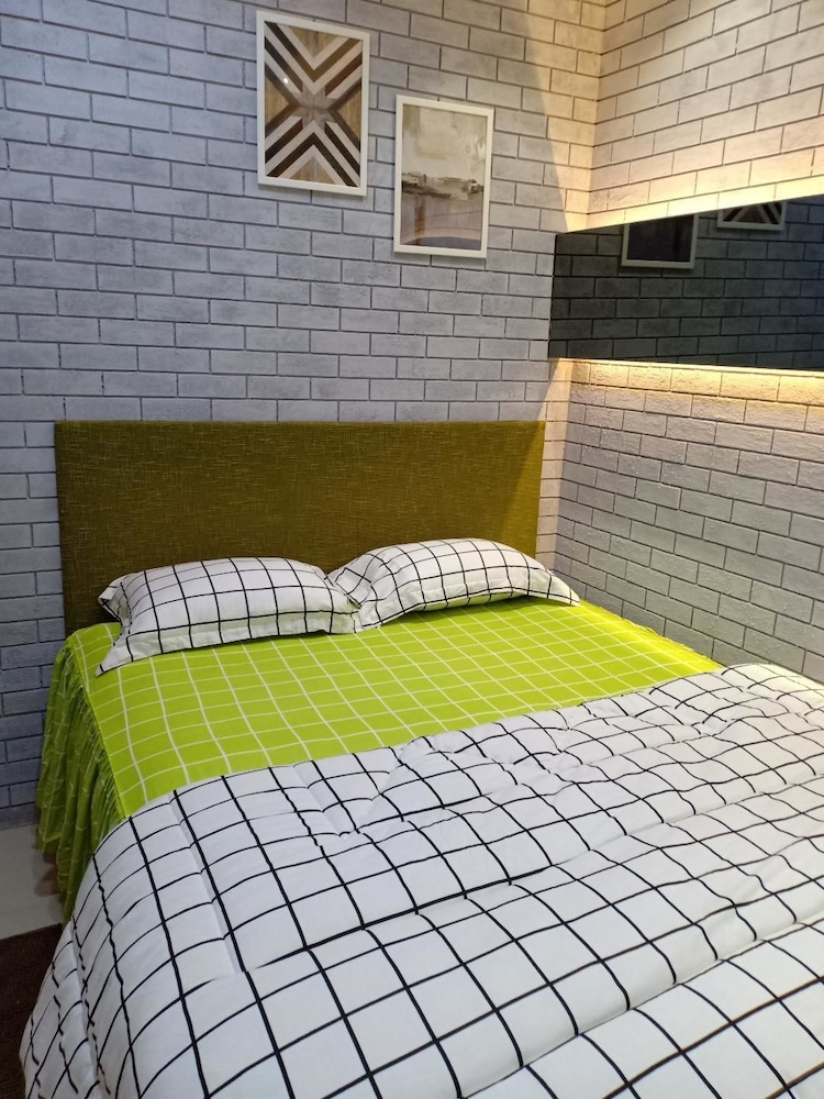 Basic Double Room, Non Smoking, Shared Bathroom