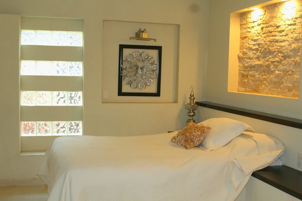 Quadruple Room, 2 Double Beds, Non Smoking photo 3
