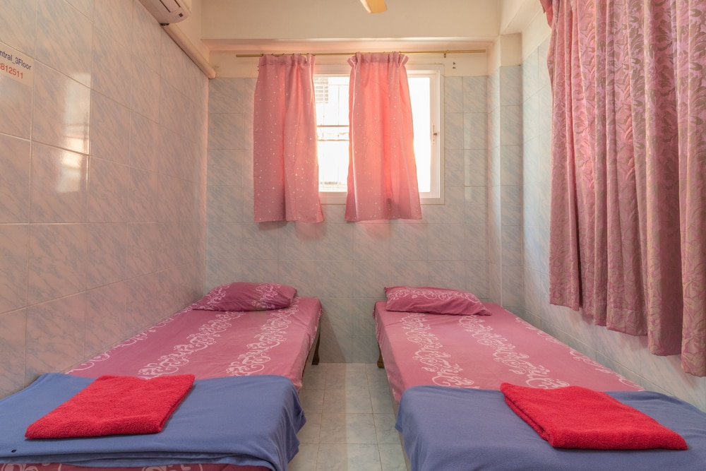 Standard Twin Room with Shared Bathroom photo 1