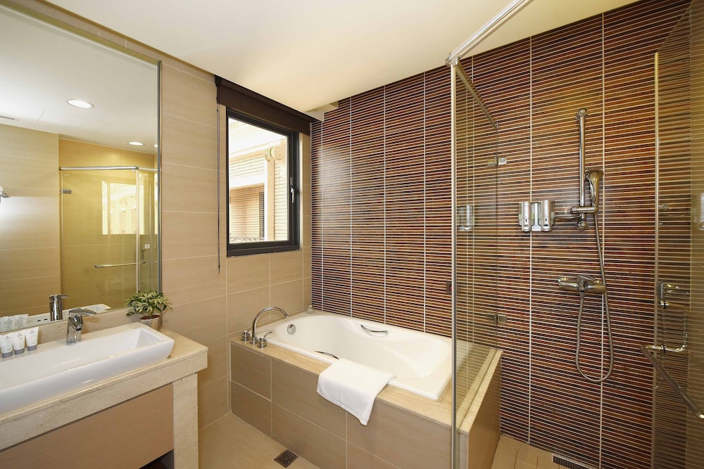 Deluxe Twin Room, 2 Double Beds - Photo 2