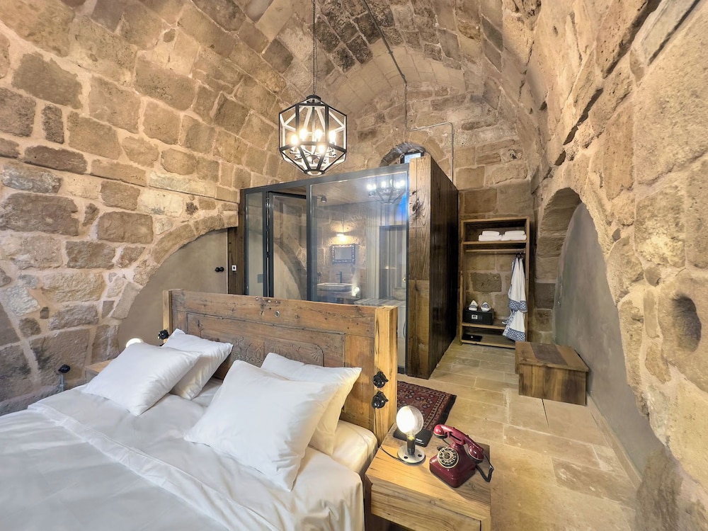 Deluxe Room, 1 King Bed photo 2