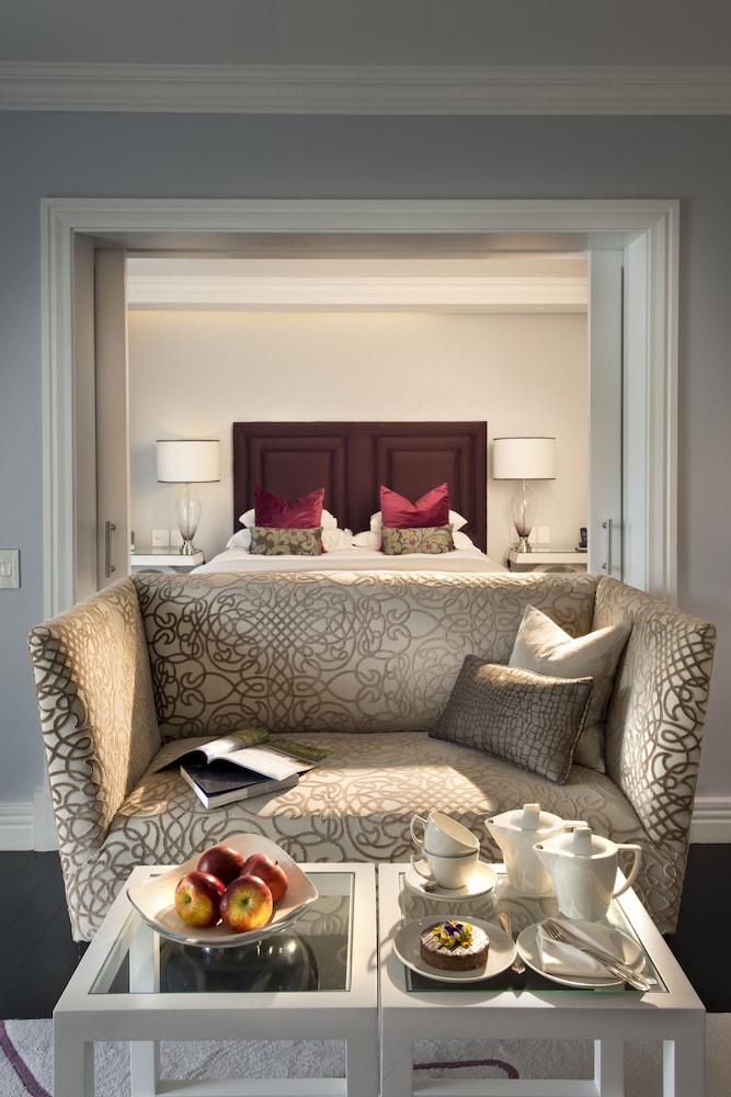Classic Suite (Homewood King Bed Double) photo 3