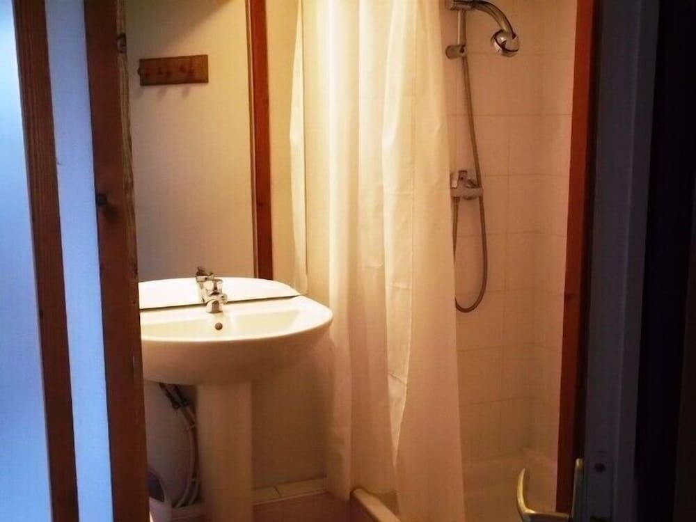 3 Bedrooms photo 3