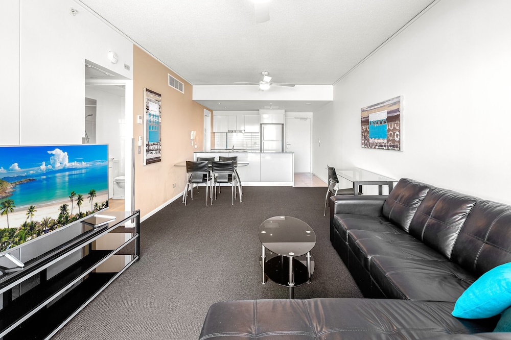 Apartment, 2 Bedrooms - Photo 28
