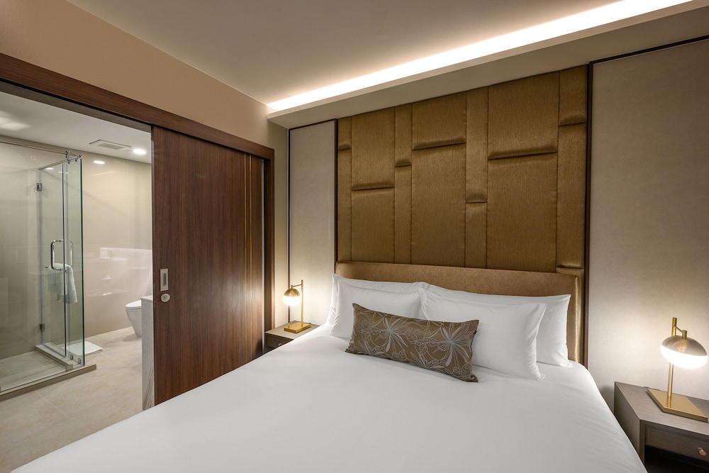 Deluxe Ocean View - Photo 14