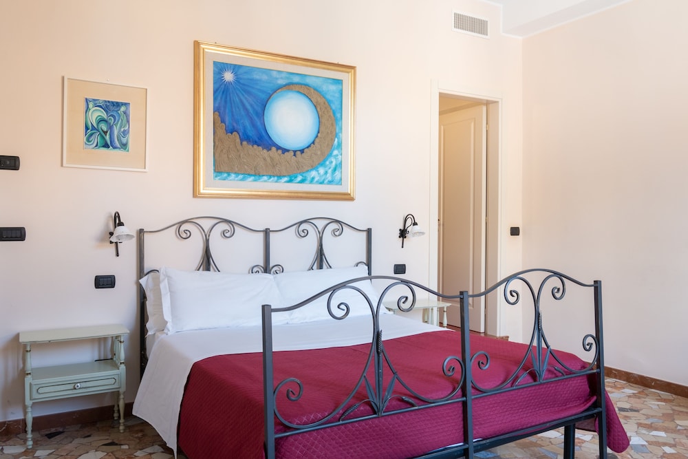 Condo, 2 Bedrooms