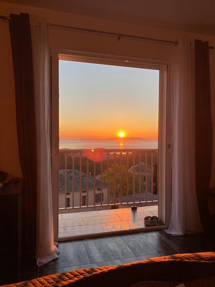Double Room, Sea View - Photo 3