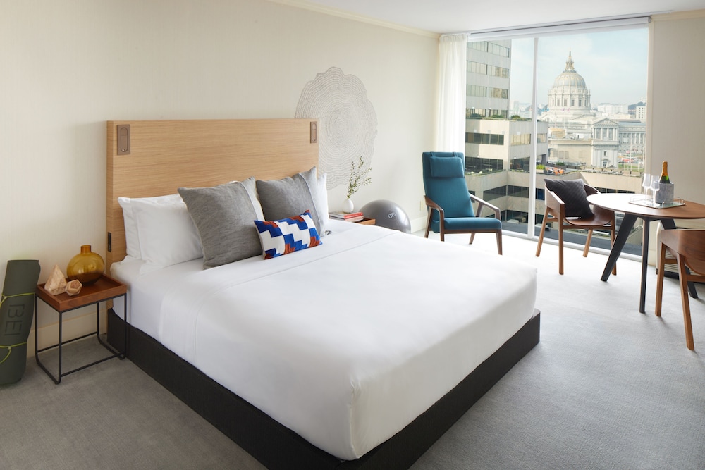 Executive Room, 1 King Bed, Non Smoking (High Floor) - Photo 4