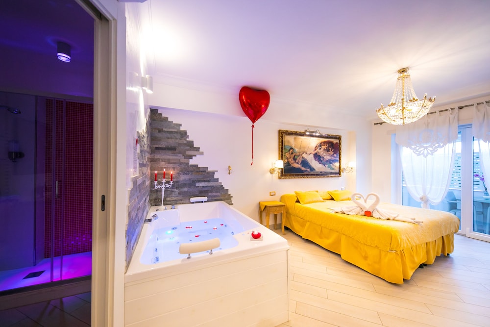 Romantic Suite, Jetted Tub photo 1