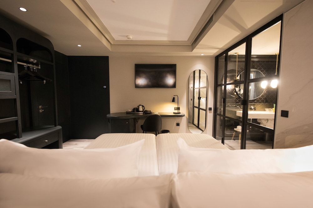 Family Room, 2 Bedrooms