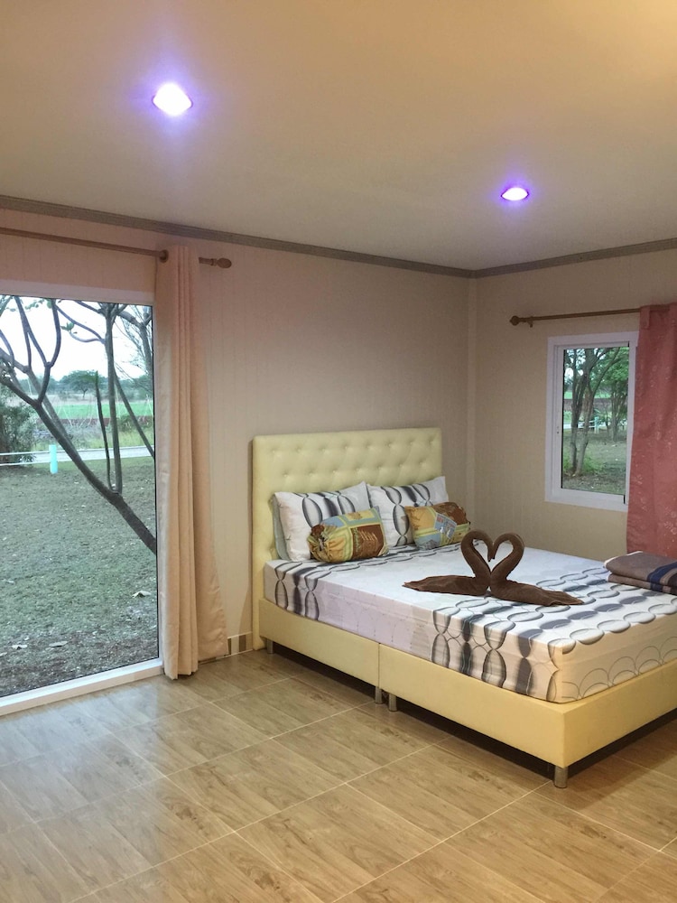 Superior Bungalow photo 1